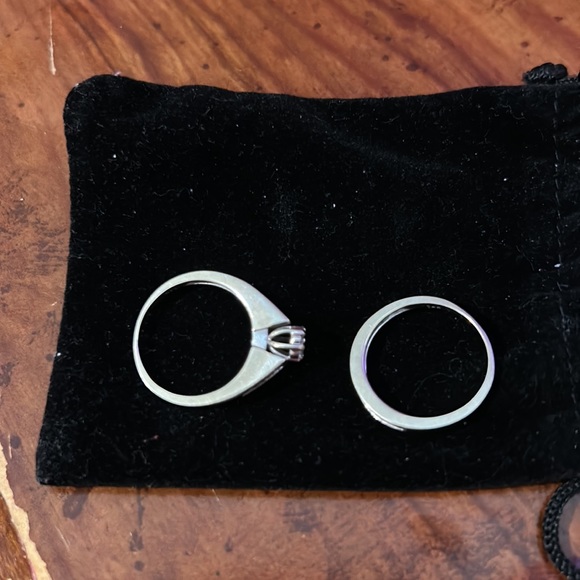 Wedding rings - Picture 2 of 2